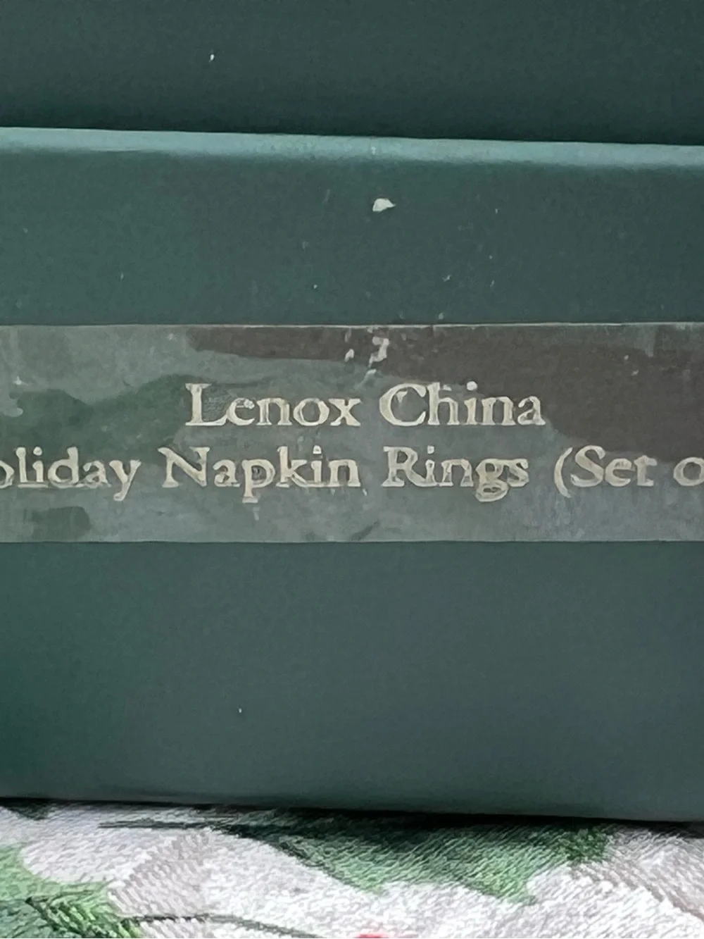 Lenox Holiday Napkin Rings, set of 4 in Gift Box.